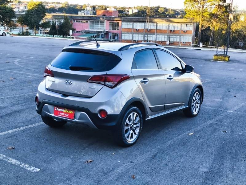 HYUNDAI - HB20X - 2017/2017 - Dourada - R$ 69.900,00
