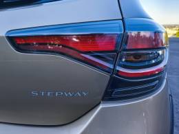 RENAULT - SANDERO - 2024/2024 - Dourada - R$ 79.900,00