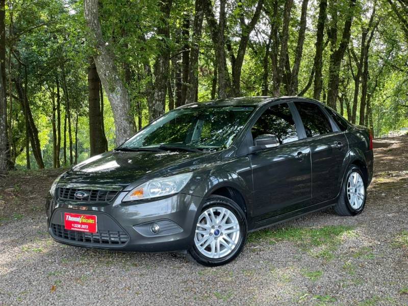 FORD - FOCUS - 2013/2013 - Cinza - R$ 42.900,00