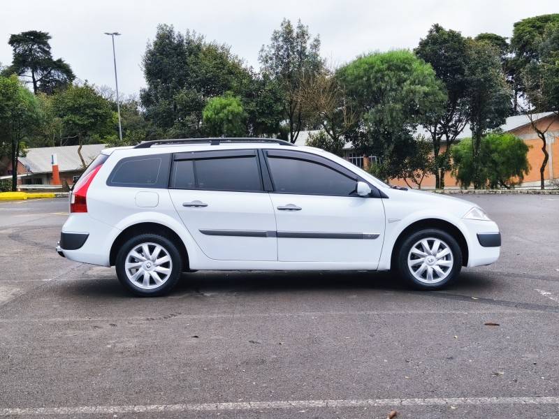RENAULT - MÉGANE - 2011/2011 - Branca - R$ 34.900,00