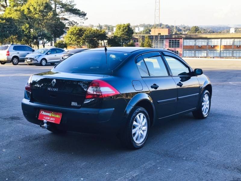 RENAULT - MÉGANE - 2010/2011 - Preta - R$ 31.900,00