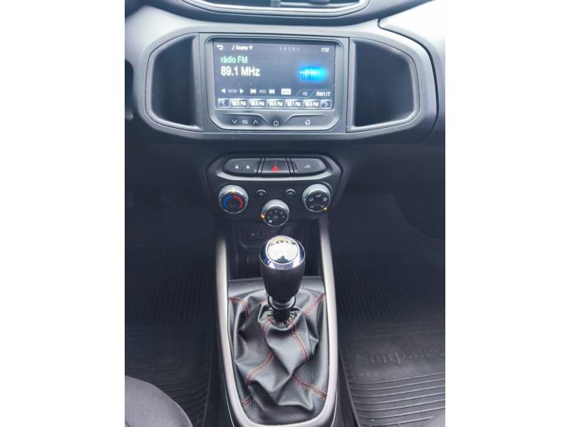 CHEVROLET - ONIX - 2015/2015 - Prata - R$ 48.900,00