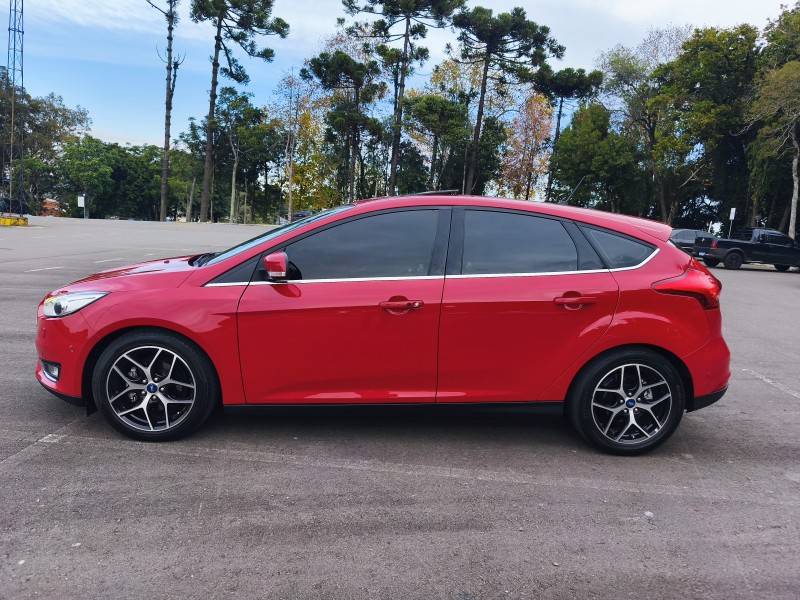 FORD - FOCUS - 2016/2016 - Vermelha - R$ 72.900,00