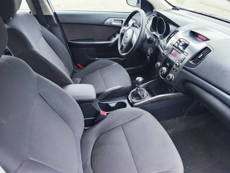 KIA MOTORS - CERATO - 2013/2013 - Branca - R$ 49.900,00