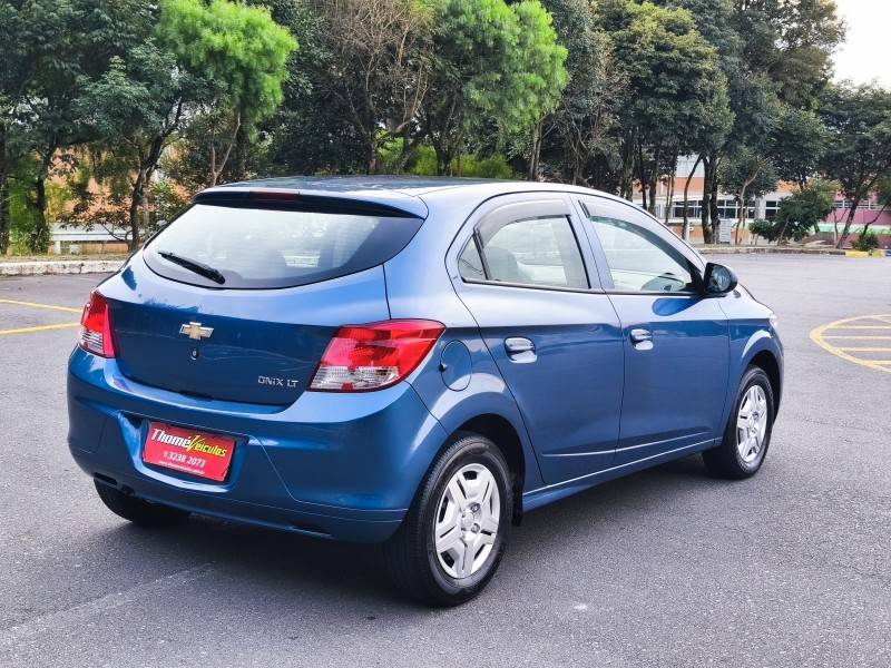 CHEVROLET - ONIX - 2015/2015 - Prata - R$ 46.900,00