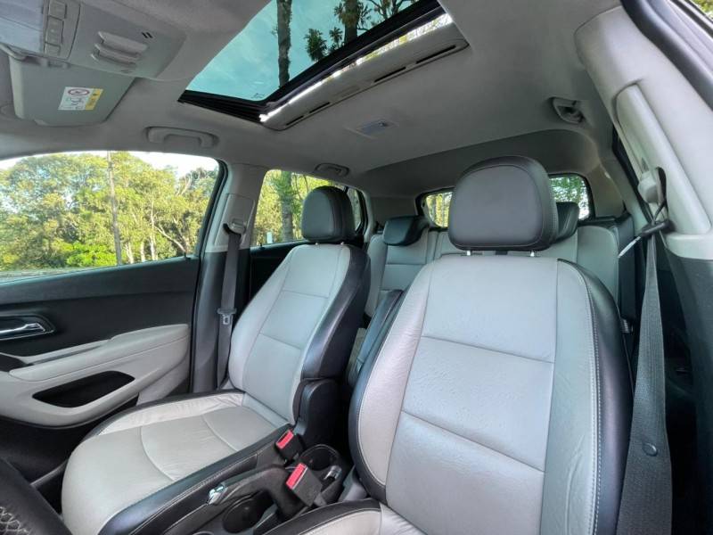 CHEVROLET - TRACKER - 2015/2015 - Preta - R$ 68.900,00