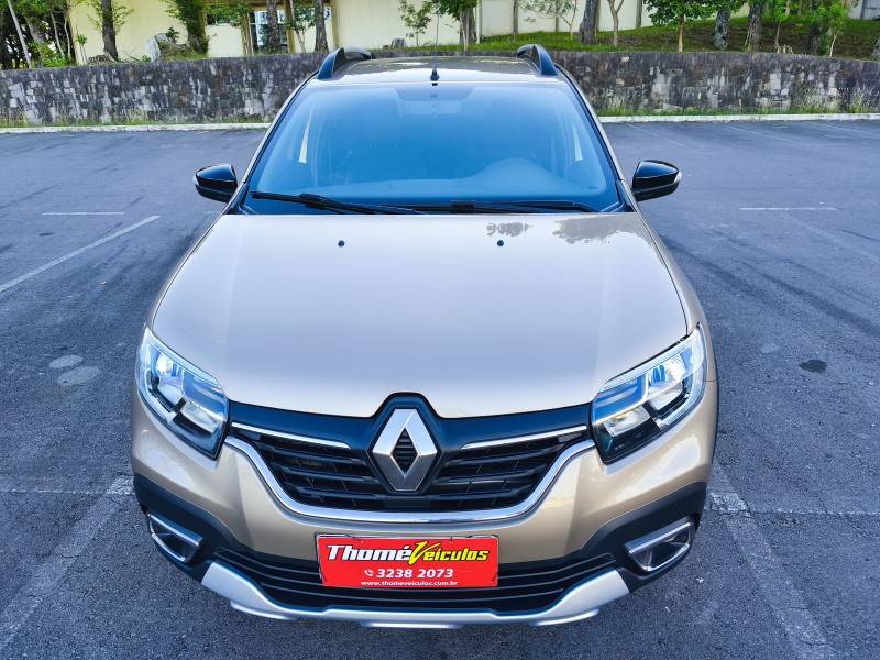 RENAULT - SANDERO - 2024/2024 - Dourada - R$ 79.900,00