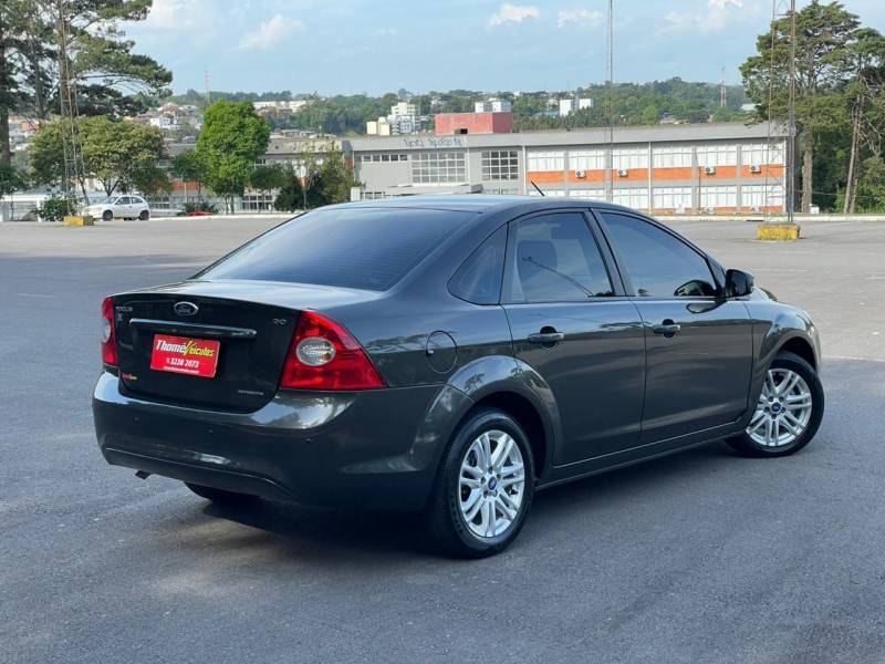 FORD - FOCUS - 2013/2013 - Cinza - R$ 42.900,00