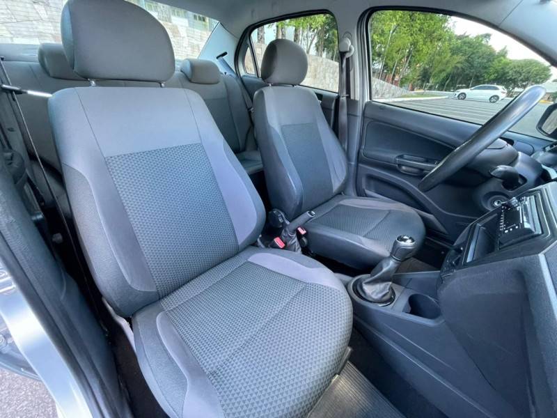 VOLKSWAGEN - VOYAGE - 2018/2018 - Prata - R$ 48.900,00