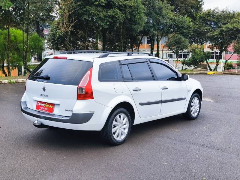 RENAULT - MÉGANE - 2011/2011 - Branca - R$ 34.900,00