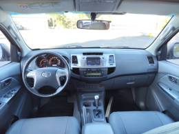 TOYOTA - HILUX - 2015/2015 - Prata - R$ 111.900,00