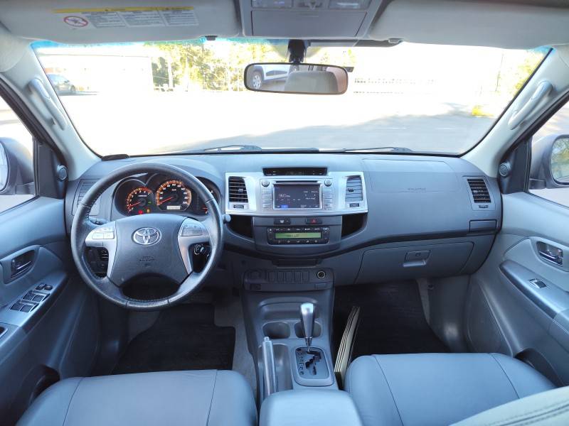 TOYOTA - HILUX - 2015/2015 - Prata - R$ 111.900,00