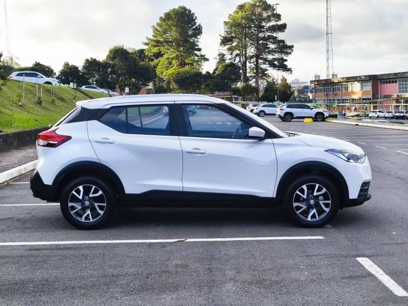 NISSAN - KICKS - 2021/2021 - Branca - R$ 89.900,00