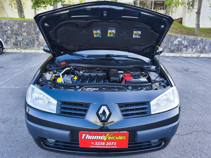 RENAULT - MÉGANE - 2010/2011 - Preta - R$ 31.900,00