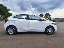 CHEVROLET - ONIX - 2018/2018 - Branca - R$ 63.900,00