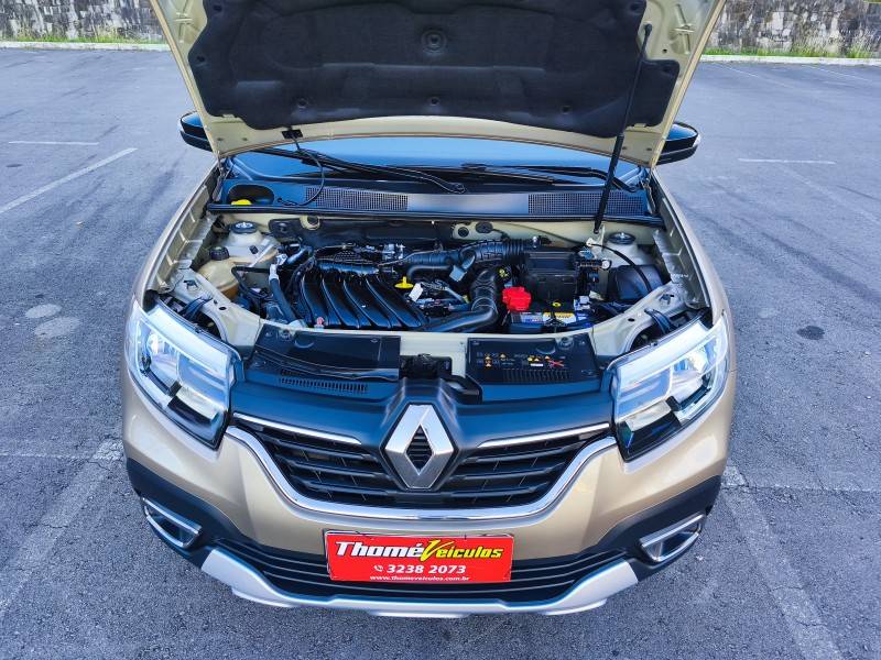 RENAULT - SANDERO - 2024/2024 - Dourada - R$ 79.900,00