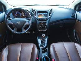 HYUNDAI - HB20X - 2017/2017 - Dourada - R$ 69.900,00