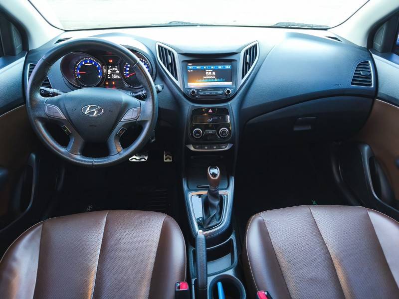 HYUNDAI - HB20X - 2017/2017 - Dourada - R$ 69.900,00