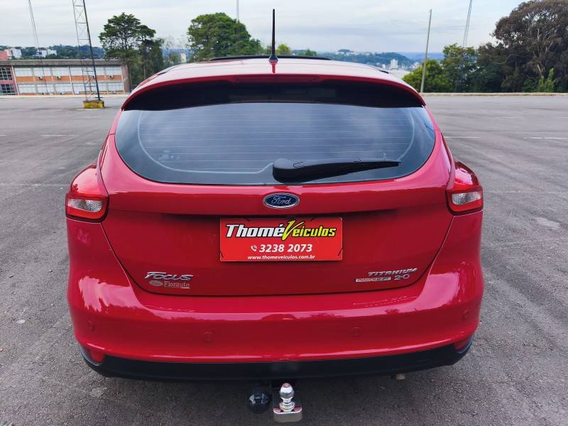 FORD - FOCUS - 2016/2016 - Vermelha - R$ 72.900,00