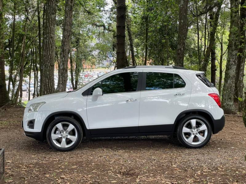 CHEVROLET - TRACKER - 2014/2014 - Branca - R$ 65.900,00