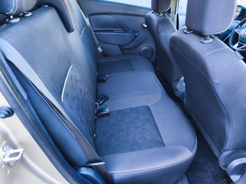 RENAULT - SANDERO - 2024/2024 - Dourada - R$ 79.900,00
