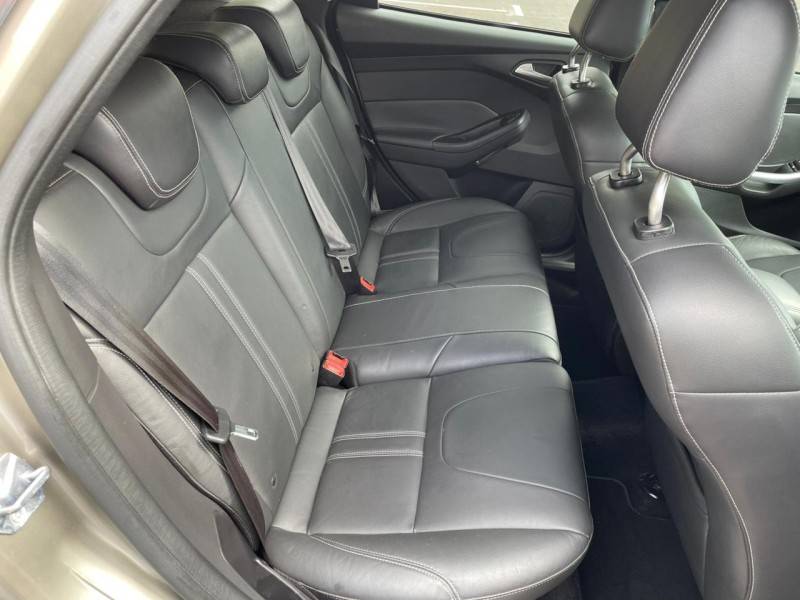 FORD - FOCUS - 2015/2015 - Dourada - R$ 49.900,00