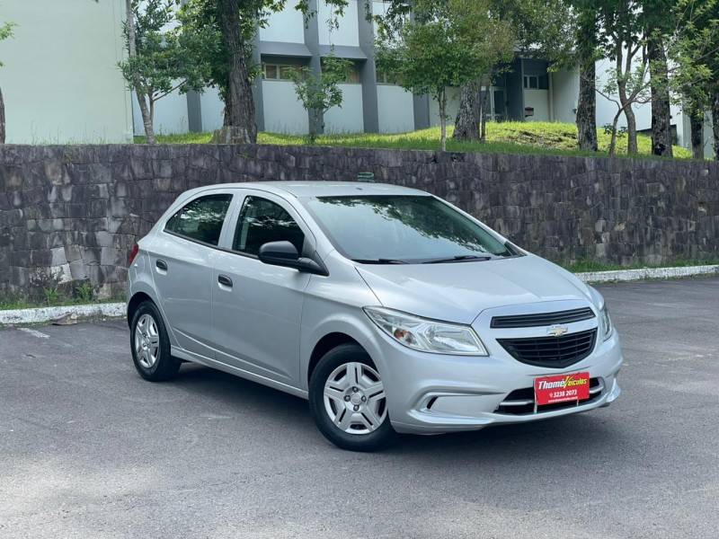 CHEVROLET - ONIX - 2018/2018 - Prata - R$ 48.900,00