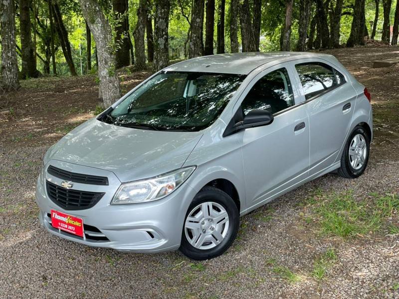 CHEVROLET - ONIX - 2018/2018 - Prata - R$ 48.900,00