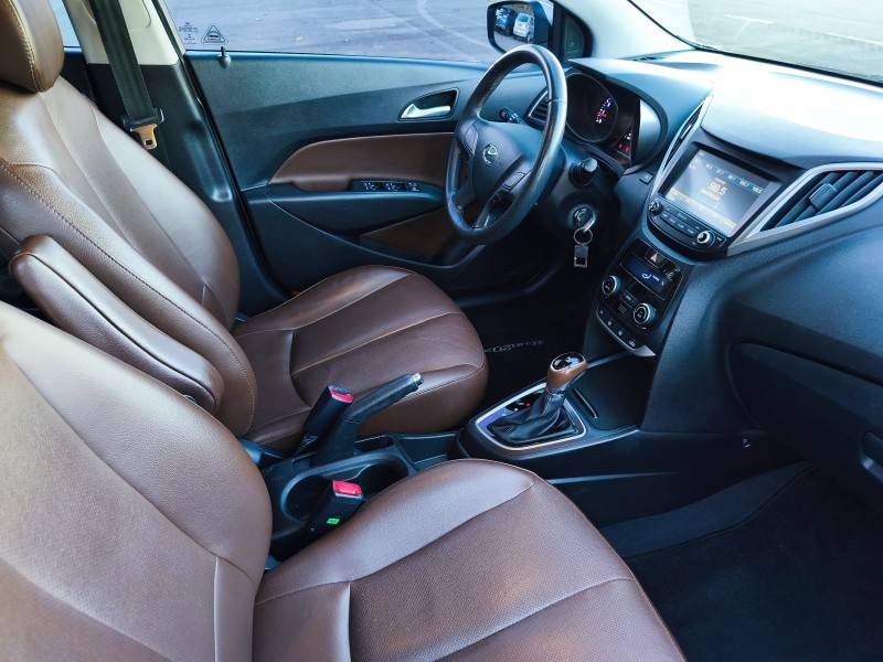 HYUNDAI - HB20X - 2017/2017 - Dourada - R$ 69.900,00