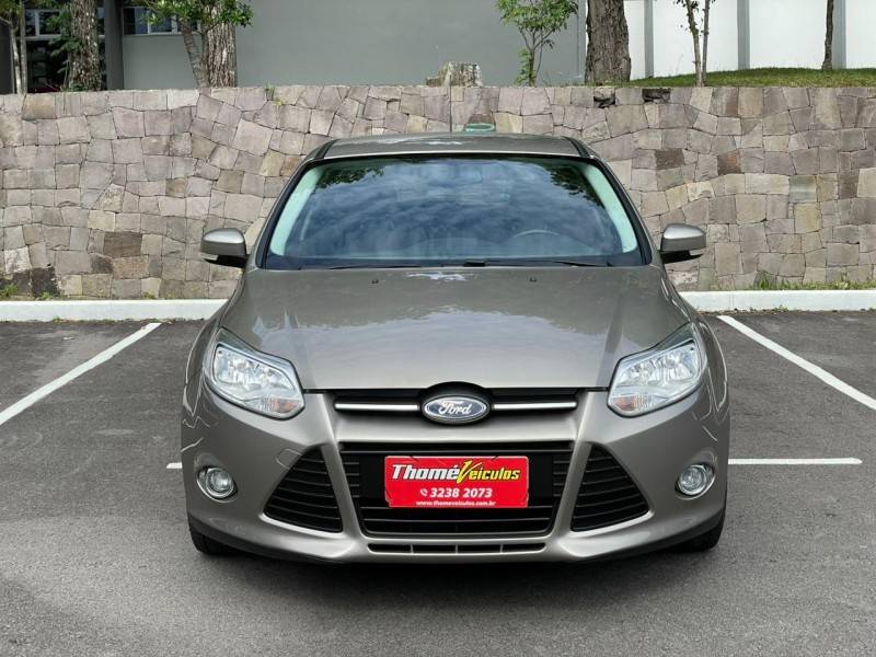 FORD - FOCUS - 2015/2015 - Dourada - R$ 49.900,00