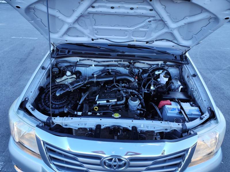 TOYOTA - HILUX - 2015/2015 - Prata - R$ 111.900,00
