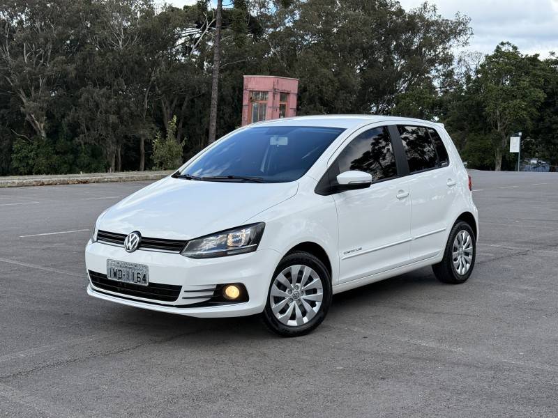 VOLKSWAGEN - FOX - 2014/2015 - Branca - R$ 48.900,00