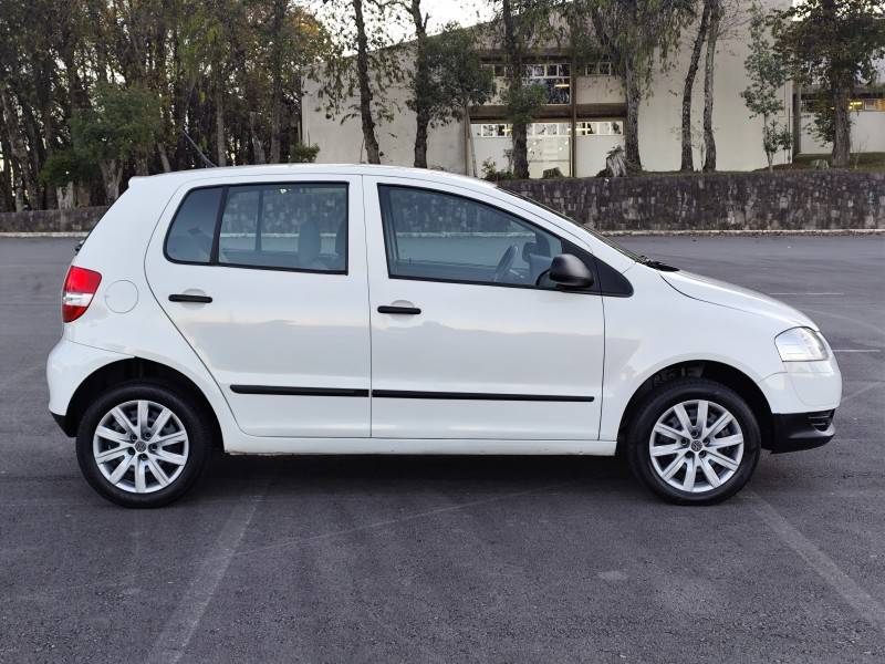 VOLKSWAGEN - FOX - 2009/2009 - Branca - R$ 29.900,00