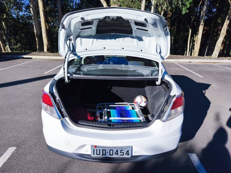 CHEVROLET - PRISMA - 2013/2013 - Branca - R$ 41.900,00