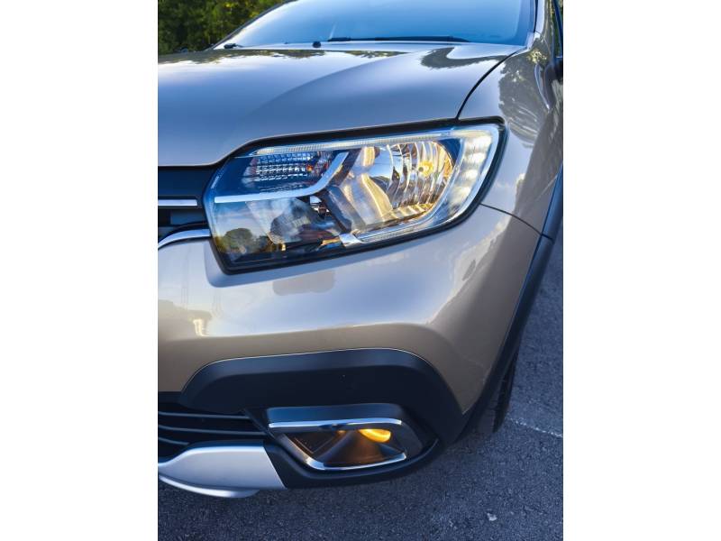 RENAULT - SANDERO - 2024/2024 - Dourada - R$ 79.900,00