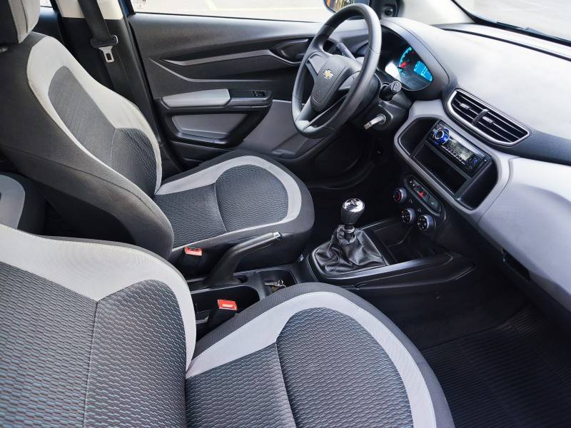 CHEVROLET - ONIX - 2015/2015 - Prata - R$ 46.900,00