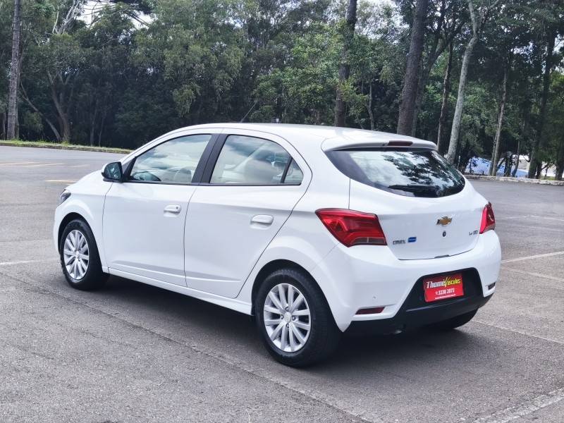 CHEVROLET - ONIX - 2018/2018 - Branca - R$ 63.900,00