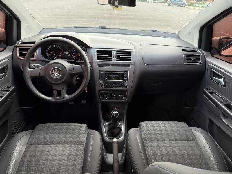 VOLKSWAGEN - FOX - 2014/2015 - Branca - R$ 48.900,00