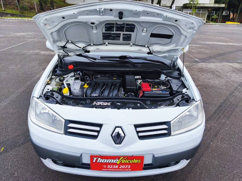 RENAULT - MÉGANE - 2011/2011 - Branca - R$ 34.900,00