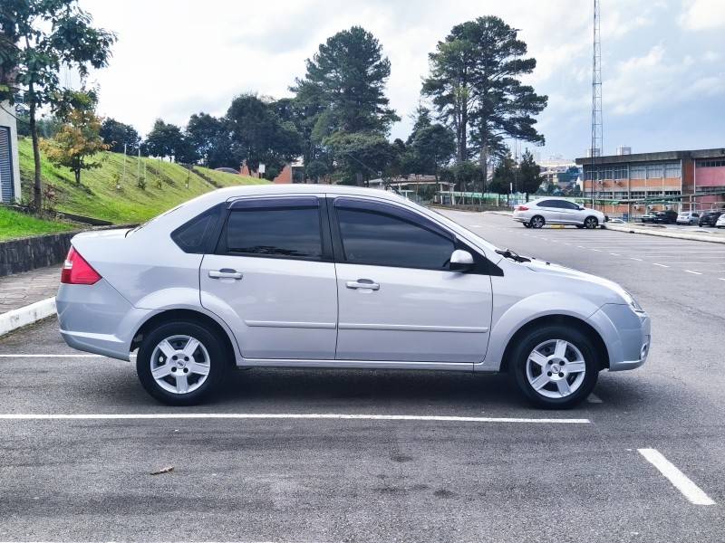 FORD - FIESTA - 2009/2009 - Prata - R$ 28.900,00