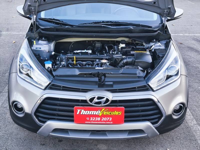 HYUNDAI - HB20X - 2017/2017 - Dourada - R$ 69.900,00