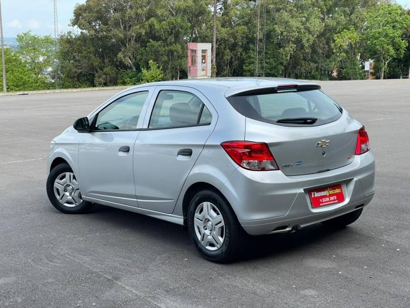 CHEVROLET - ONIX - 2018/2018 - Prata - R$ 48.900,00