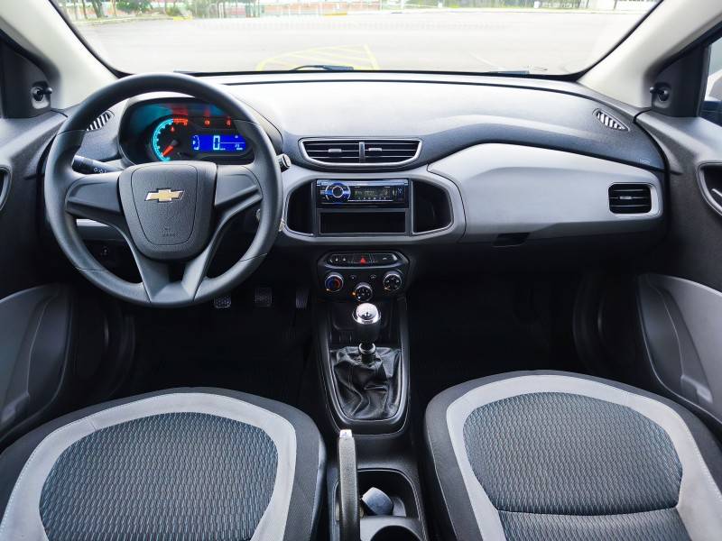 CHEVROLET - ONIX - 2015/2015 - Prata - R$ 46.900,00