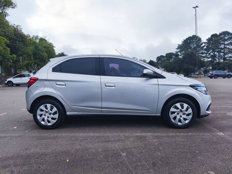 CHEVROLET - ONIX - 2015/2015 - Prata - R$ 48.900,00