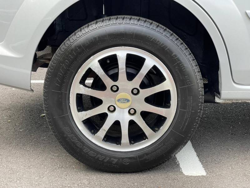 FORD - FIESTA - 2008/2009 - Prata - R$ 29.900,00