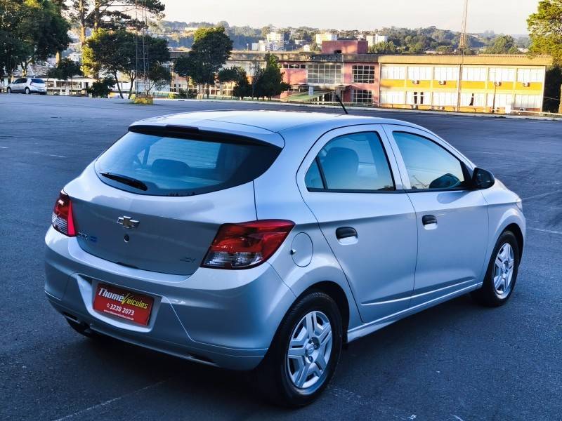 CHEVROLET - ONIX - 2018/2018 - Prata - R$ 48.900,00