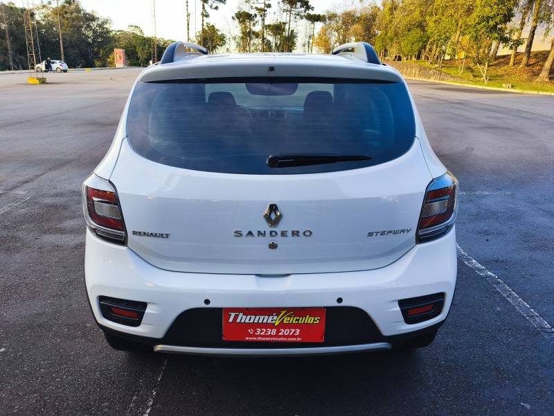 RENAULT - SANDERO - 2018/2018 - Branca - R$ 55.900,00