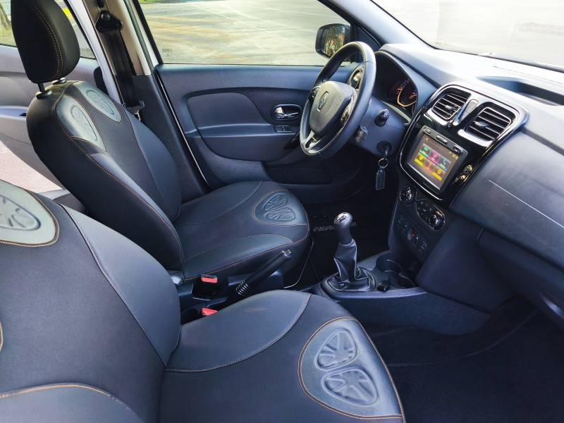 RENAULT - SANDERO - 2018/2018 - Branca - R$ 55.900,00