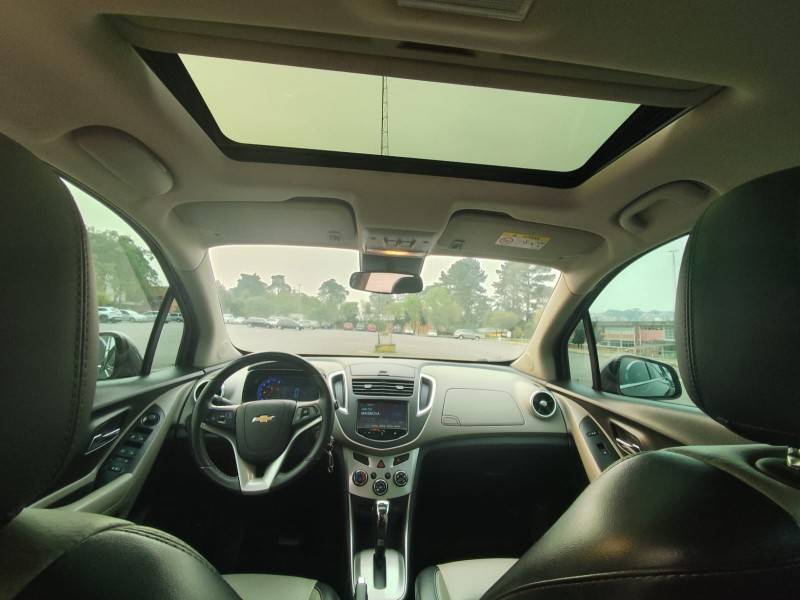 CHEVROLET - TRACKER - 2015/2015 - Prata - R$ 67.900,00