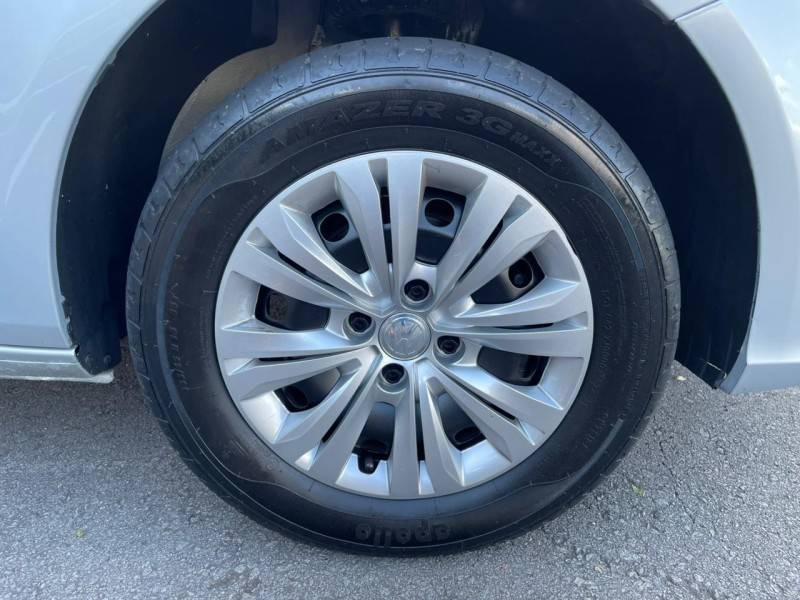 VOLKSWAGEN - VOYAGE - 2018/2018 - Prata - R$ 48.900,00
